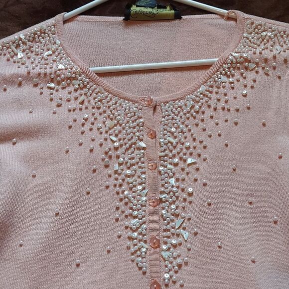 Adorable cashmere like sweater  with pearls - Picture 5 of 11